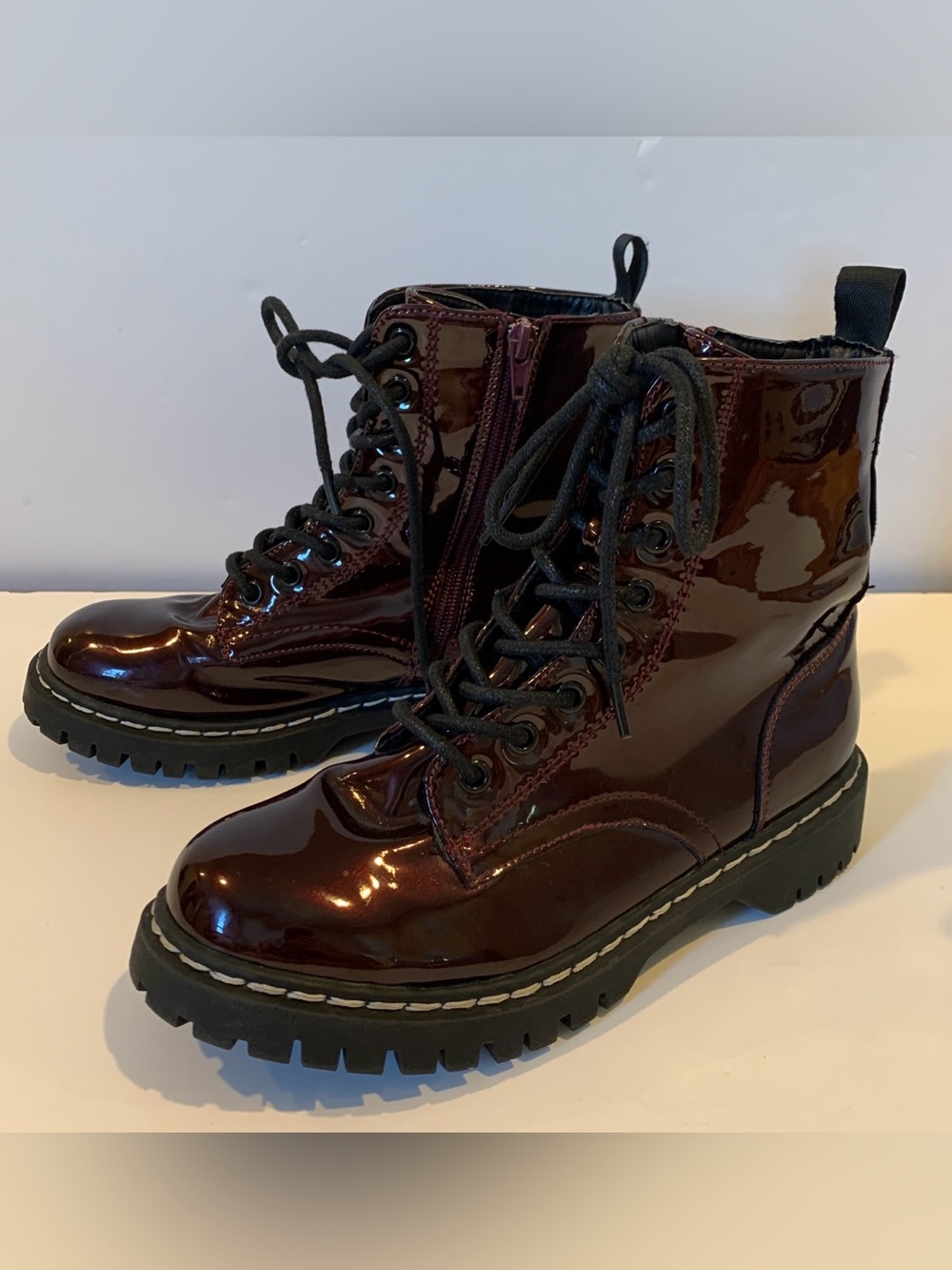 UNIONBAY Women’s 6.5 Patent Lace-Up Side Zip Lug Sole Combat Boots Burgundy